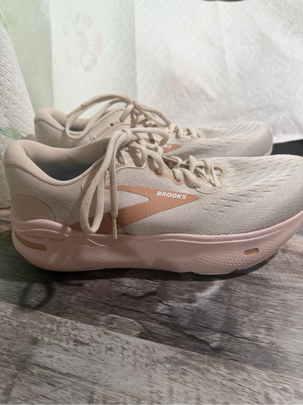 Brooks Women's size 10 Ghost Max Running Shoes - Blush Pink and Beige